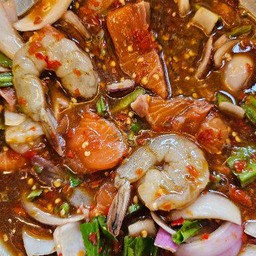 ยำแซลมอนกุ้งสด