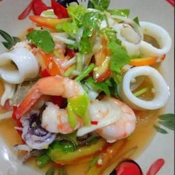 ยำกุ้งกับปลาหมึก
