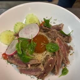 ข้าวหน้าเนื้อไข่ดอง