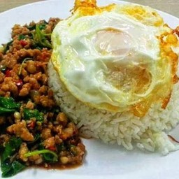 กะเพราหมูสับ+ไข่ดาว