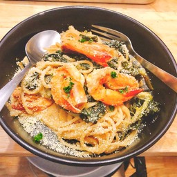 P4 พาสต้าครีมผักโขม (เลือกเนื้อสัตว์ได้) Pasta with creamy spinach sauce (choice of meat)