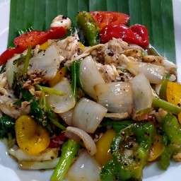 ปูนิ่มผัดพริกไทดำ