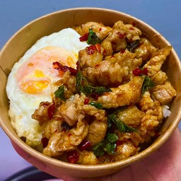 กะเพสหมูสามชั้นราดข้าว+ไข่ดาว