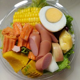 สลัดผักปูอัดไส้กรอก