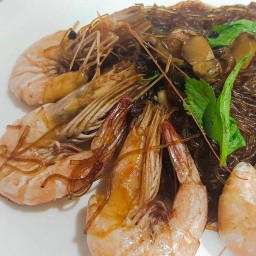 กุ้งอบวุ้นเส้น