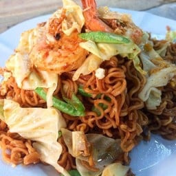ผัดมาม่าหมูหมัก