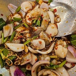 ยำหอยนางรมกุ้งสด