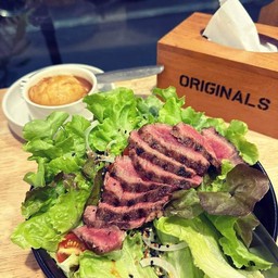 S7 สลัดผักรวมและเนื้อออสเตรเลียย่าง Mix Vegetable Salad and grilled australian beef