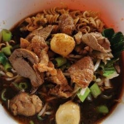 หลานแม่เฒ่าอาหารตามสั่ง