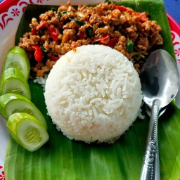 กระเพรา..หมู..หมึก..กุ้ง ..หมูกรอบ