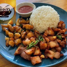 ข้าวหมูสามชั้นทอดน้ำปลา