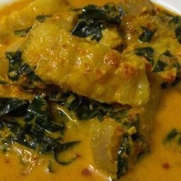 แกงคั่วหมูสามชั้นใบชะพลู