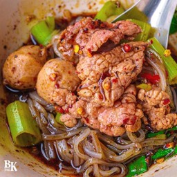 ก๋วยเตี๋ยวน้ำตกพิเศษ 55 บาท