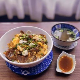 ข้าวหน้าสันคอหมูสไลด์