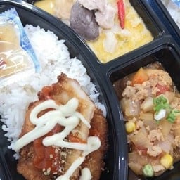 ข้าวกล่อง 4 อย่าง