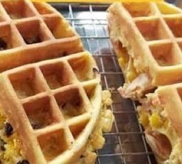 W018.วาเฟิลไส้แตก ข้าวโพด+มะพร้าว