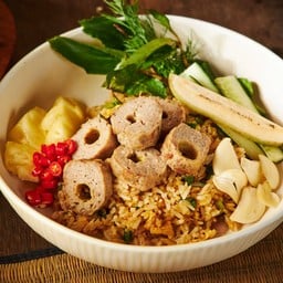ข้าวผัดแหนมเนือง