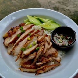 ข้าวหมูย่างน้ำจิ้มแจ่ว