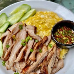 ข้าวไข่ข้นหมูย่างน้ำจิ้มแจ่ว