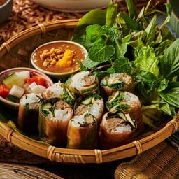 ปอเปี๊ยะสดแหนมเนือง