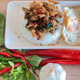 ข้าวกระเพราไก่(ราดข้าว)