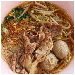 เส้นหมี่น้ำ ลูกชิ้น เนื้อสด