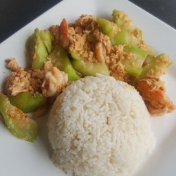 ผัดบวบใส่ไข่+กุ้งราดข้าว