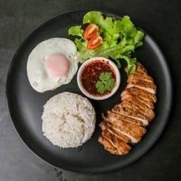ข้าวสเต็กหมูน้ำจิ้มแจ่ว