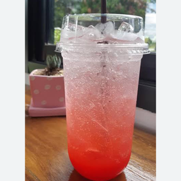 สตอเบอรี่โซดา