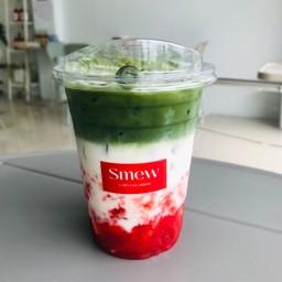 ชาเขียวนมสดสตอเบอรี่