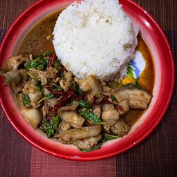 ข้าวกะเพราสามชั้นสไลด์