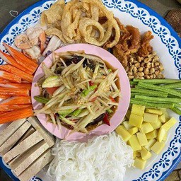 ส้มตำถาด