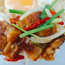 ข้าวหมูกรอบผัดน้ำมันหอย