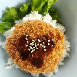 ข้าวหน้าแฮมเบิร์กหมูทอดทงคัตสึ