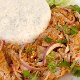 ข้าวยำไก่แซ่บ