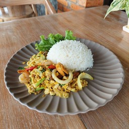 ข้าวผงกะหรี่ทะเล