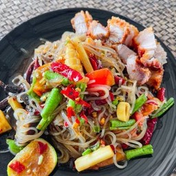 ตำเตี๋ยวหมูกรอบปลาร้่า