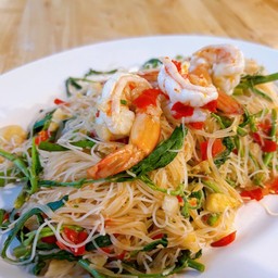 ผัดหมี่กะเฉดกุ้งสด