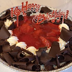 แบล็คฟอเรสเค้ก ฟรีป้ายวันเกิด