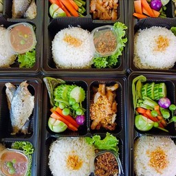 ชุดข้าวสามชั้นทอดน้ำปลา+ชุดน้ำพริกผักสด+แกง1อย่าง