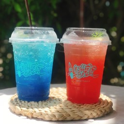 สตอเบอรี่ โซดา
