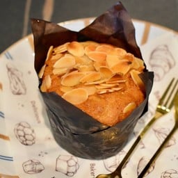 BANANA MILK CHOC MUFFIN