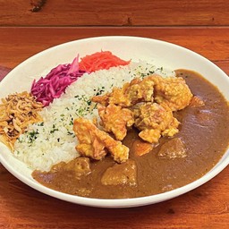 ข้าวแกงกะหรี่ไก่ทอดคาราเกะ