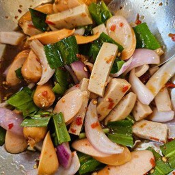 ยำหมูยอไส้กรอก