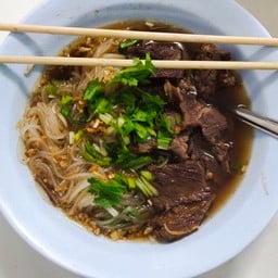 ก๋วยเตี๋ยวเนื้อตุ๋น เจ้าดัง (อิสลาม ) บังหน้าหม้อ