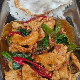 กะเพราไก่ราดข้าว+ไข่ดาว