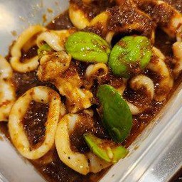 ผัดสะตอพริกแกงปลาหมึก