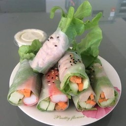 สลัดโรลห่อแผ่นแป้งเวียดนาม