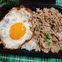 ข้าวหมูสับผัดกระเทียมพริกแห้ง+ไข่ดาว