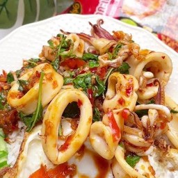 ข้าวกะเพราหมึก